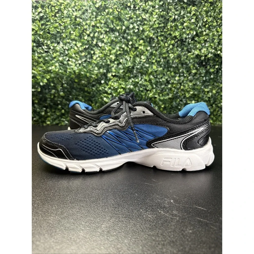 Fila running shoes Men's Size 10 Blue Sneakers